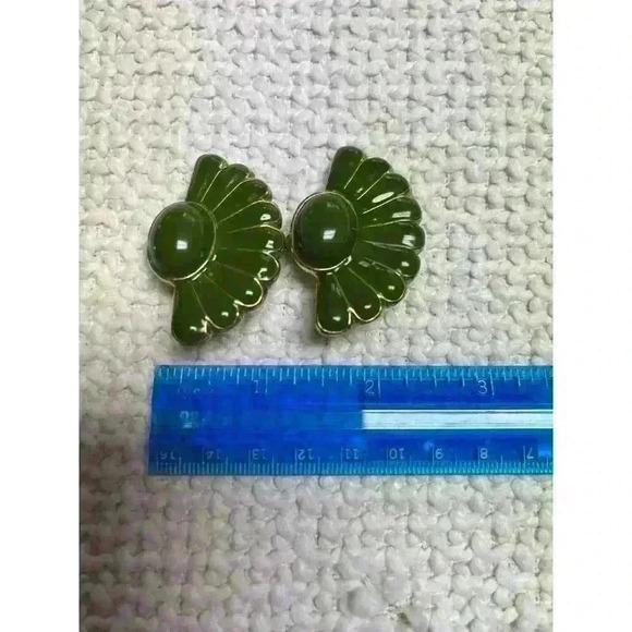 Costume Clip-on Earrings - Picture 8 of 10